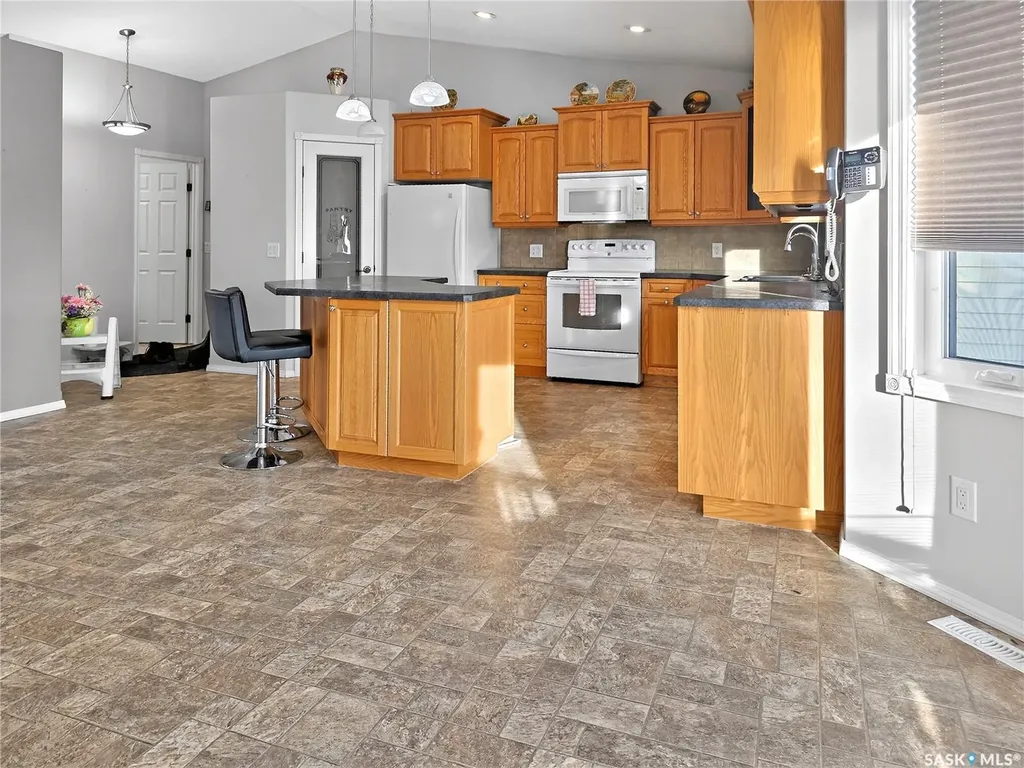 105 Nelson Avenue Kipling SK S0G 2S0