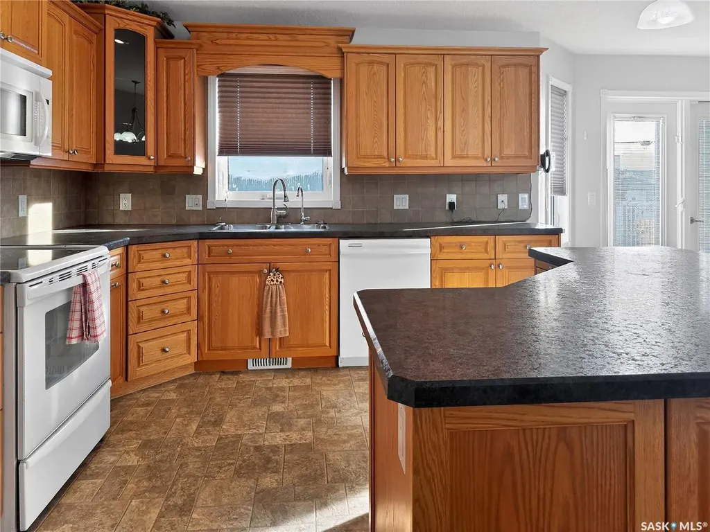 105 Nelson Avenue Kipling SK S0G 2S0