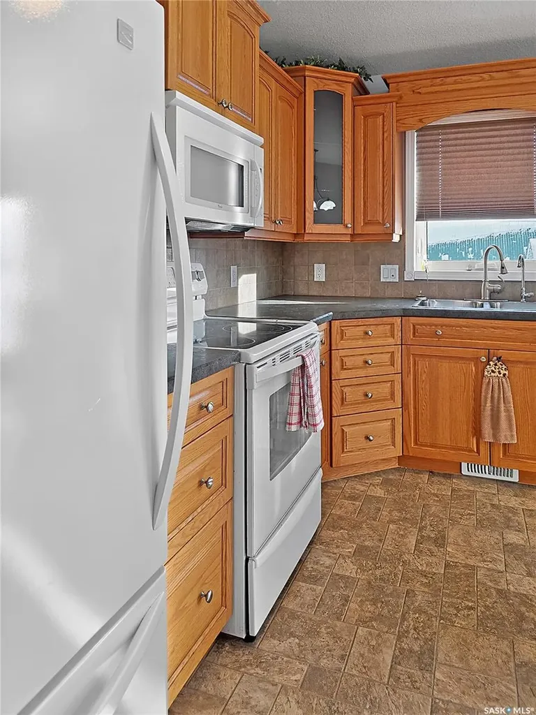 105 Nelson Avenue Kipling SK S0G 2S0