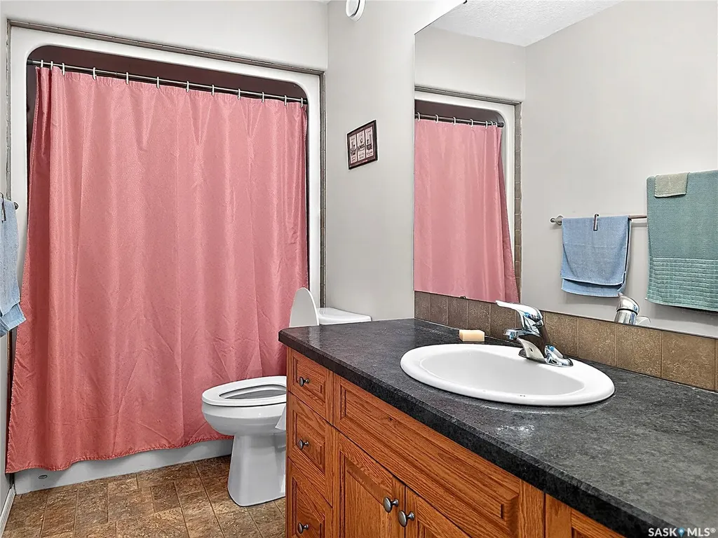 105 Nelson Avenue Kipling SK S0G 2S0