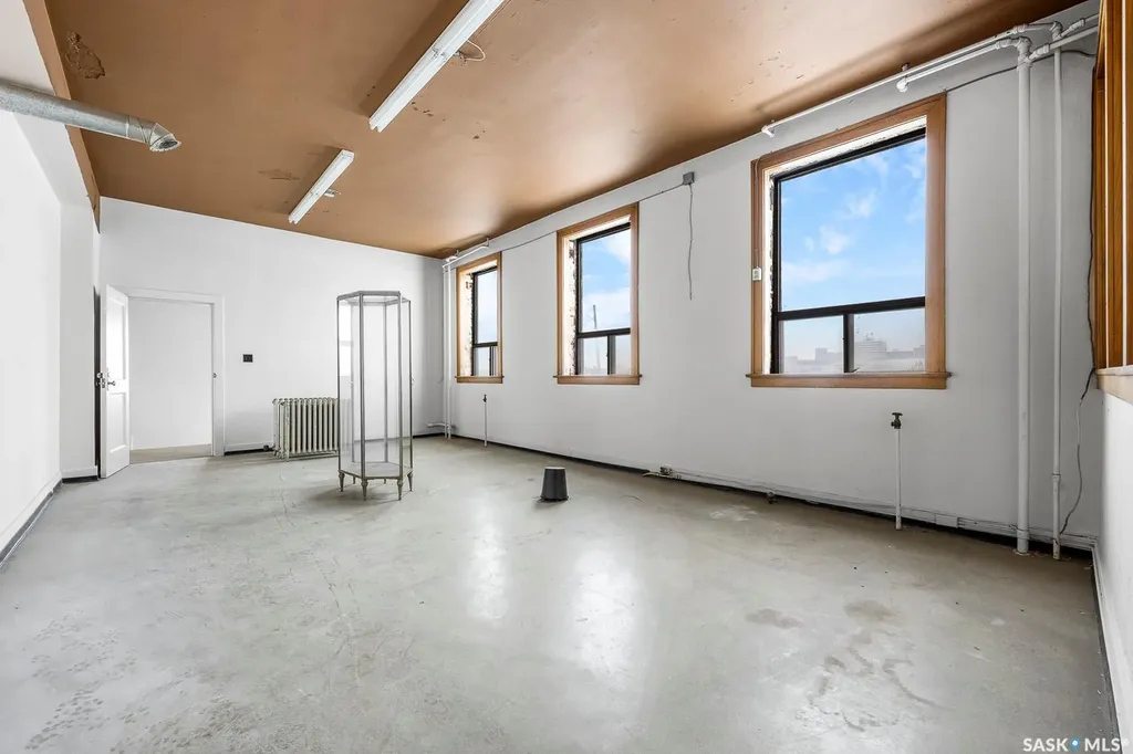 2002 Dewdney Avenue Regina SK S4R 1G8