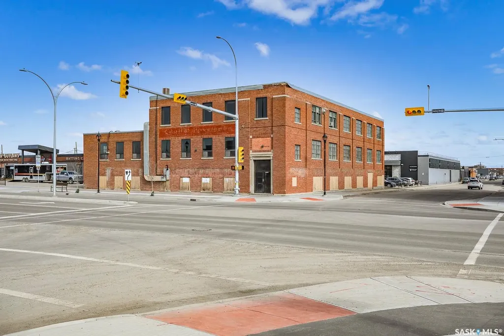 2002 Dewdney Avenue Regina SK S4R 1G8