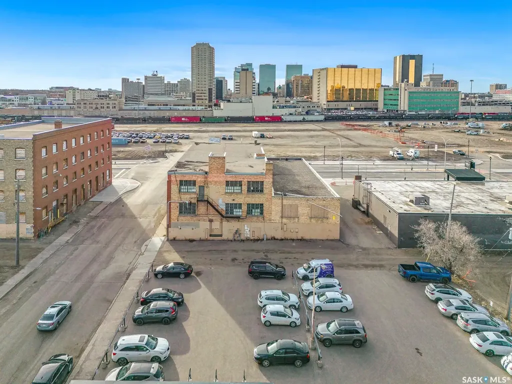 2002 Dewdney Avenue Regina SK S4R 1G8