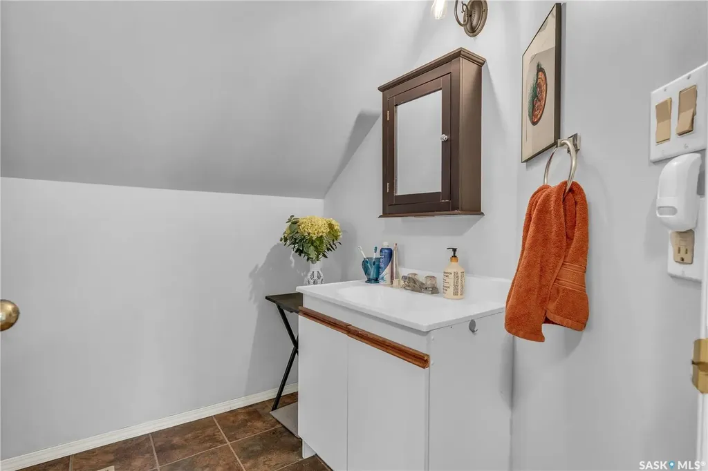 2231 Quebec Street Regina SK S4P 1K3