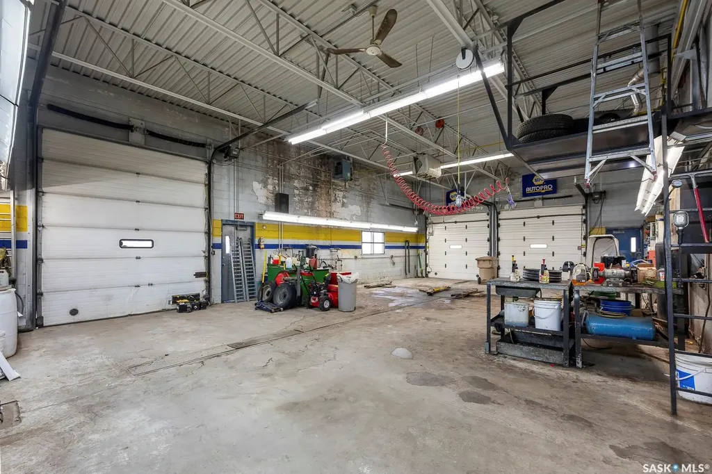 1524 Montreal Street Regina SK S4P 3K1