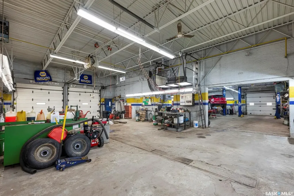 1524 Montreal Street Regina SK S4P 3K1