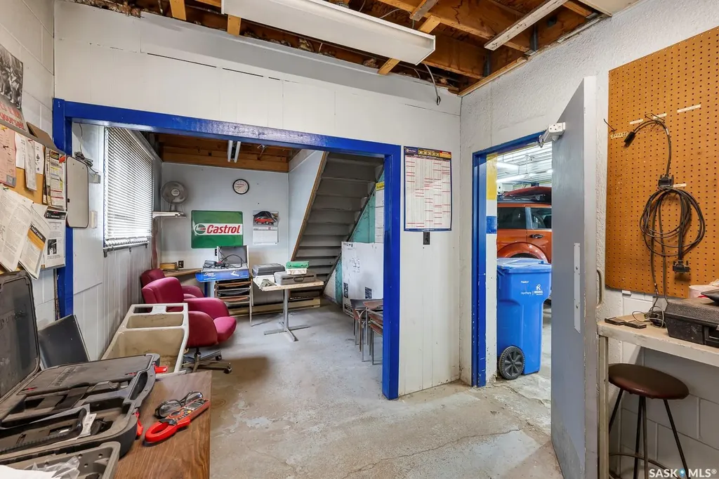 1524 Montreal Street Regina SK S4P 3K1