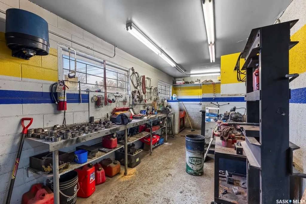 1524 Montreal Street Regina SK S4P 3K1