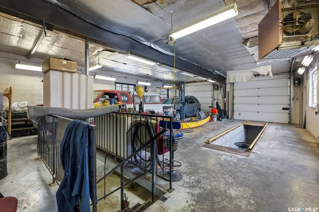 1524 Montreal Street Regina SK S4P 3K1
