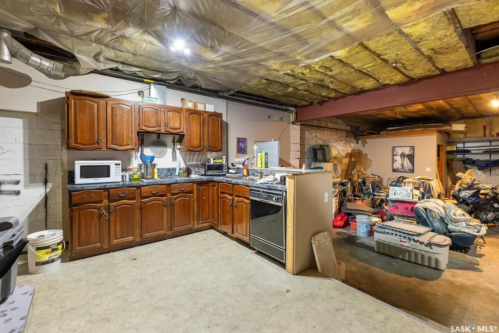 1524 Montreal Street Regina SK S4P 3K1