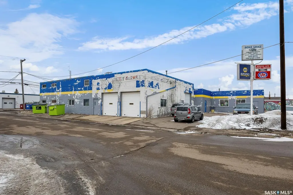 1524 Montreal Street Regina SK S4P 3K1