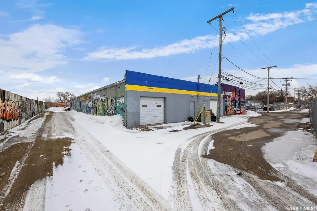 1524 Montreal Street Regina SK S4P 3K1