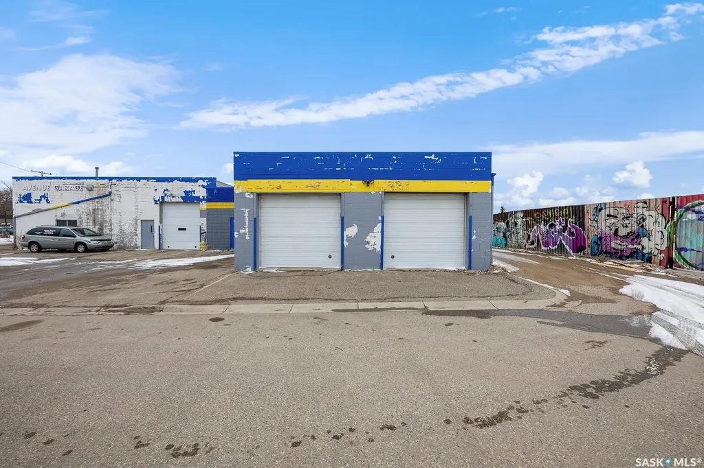 1524 Montreal Street Regina SK S4P 3K1