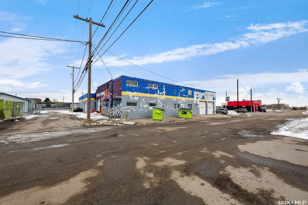 1524 Montreal Street Regina SK S4P 3K1
