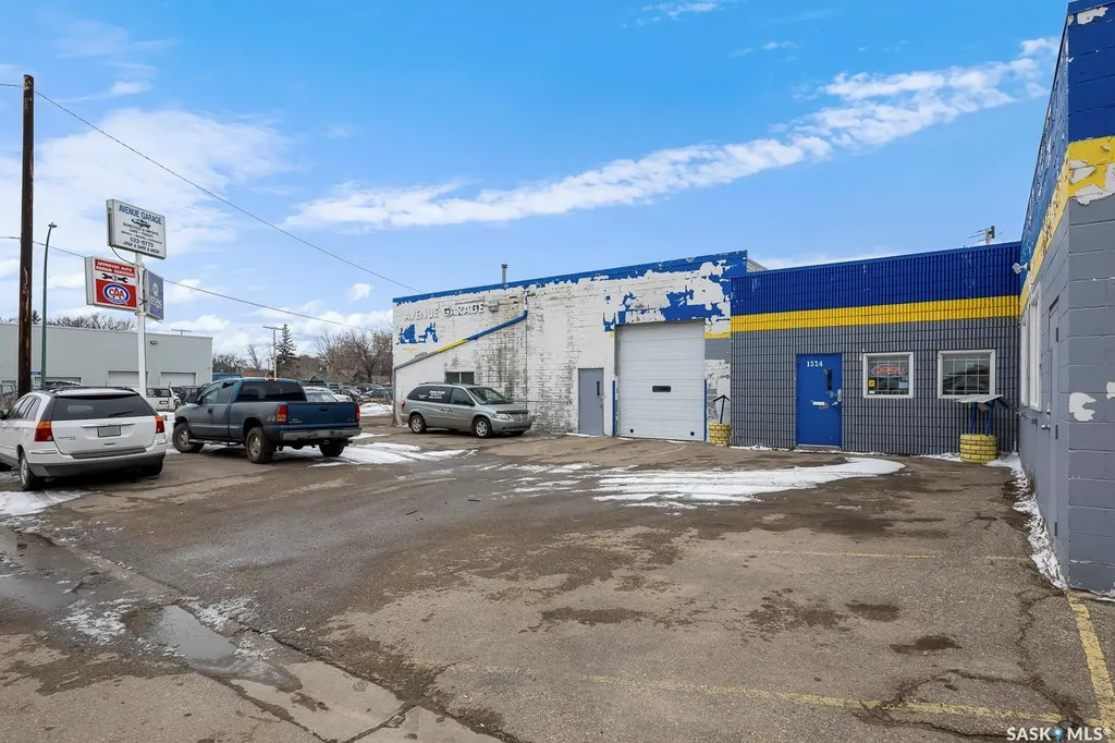 1524 Montreal Street Regina SK S4P 3K1
