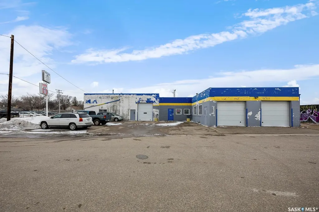 1524 Montreal Street Regina SK S4P 3K1