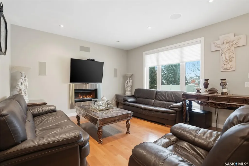 215 Beechwood Crescent Saskatoon SK S7V 1K6