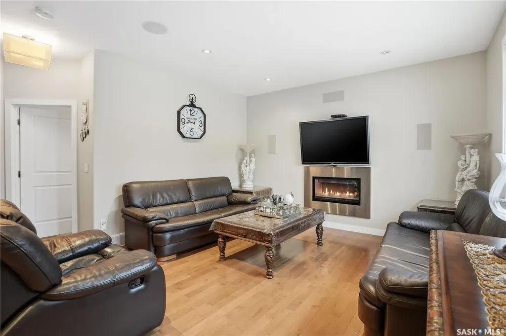 215 Beechwood Crescent Saskatoon SK S7V 1K6