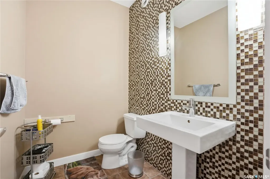 215 Beechwood Crescent Saskatoon SK S7V 1K6