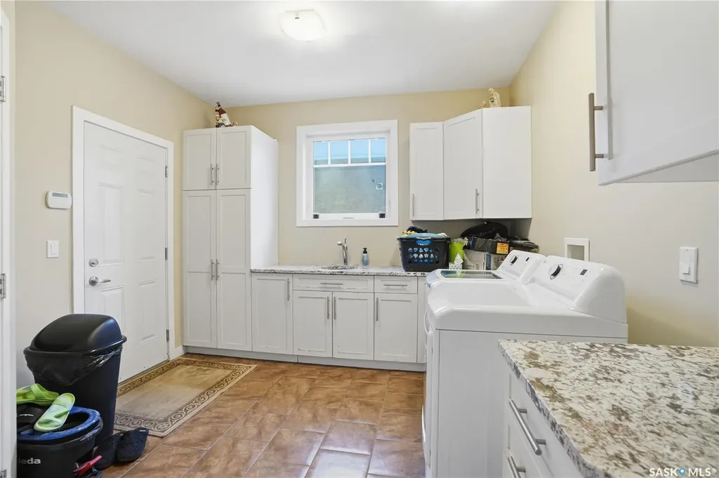 215 Beechwood Crescent Saskatoon SK S7V 1K6