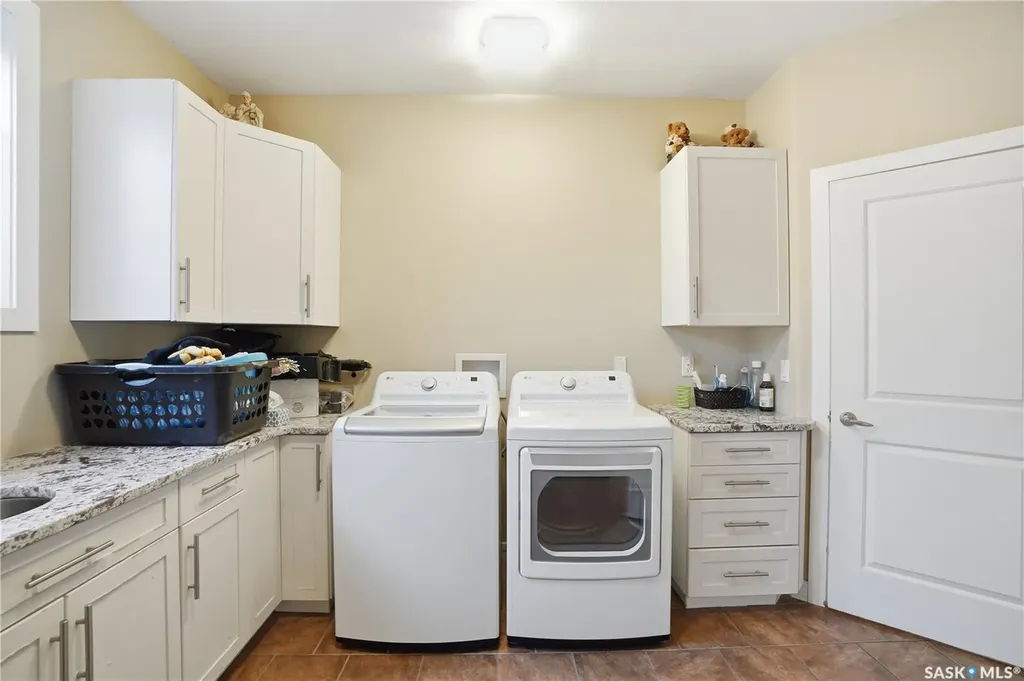 215 Beechwood Crescent Saskatoon SK S7V 1K6