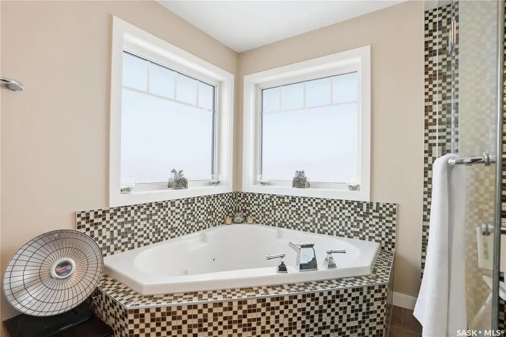 215 Beechwood Crescent Saskatoon SK S7V 1K6