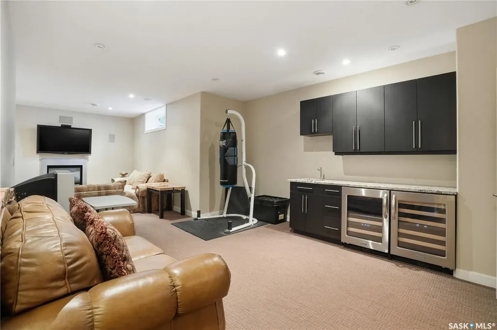 215 Beechwood Crescent Saskatoon SK S7V 1K6