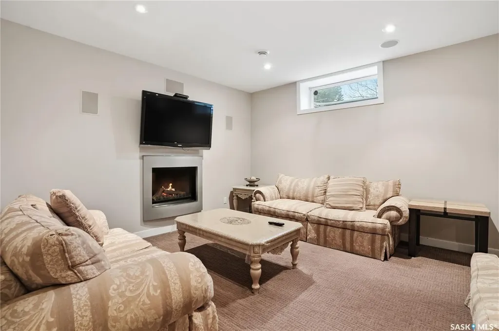 215 Beechwood Crescent Saskatoon SK S7V 1K6