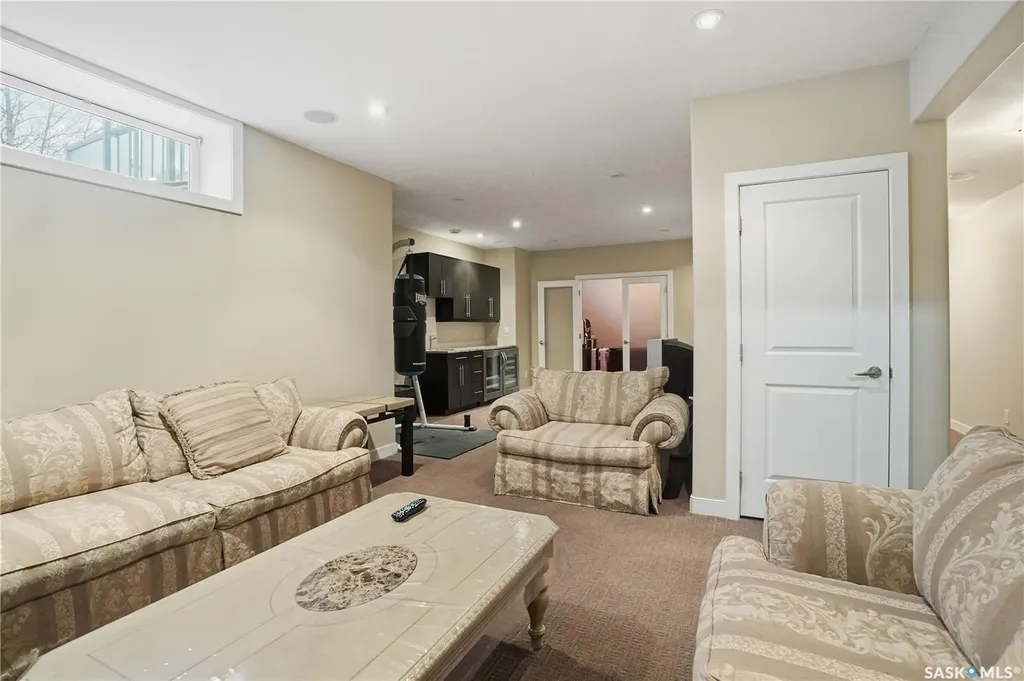 215 Beechwood Crescent Saskatoon SK S7V 1K6