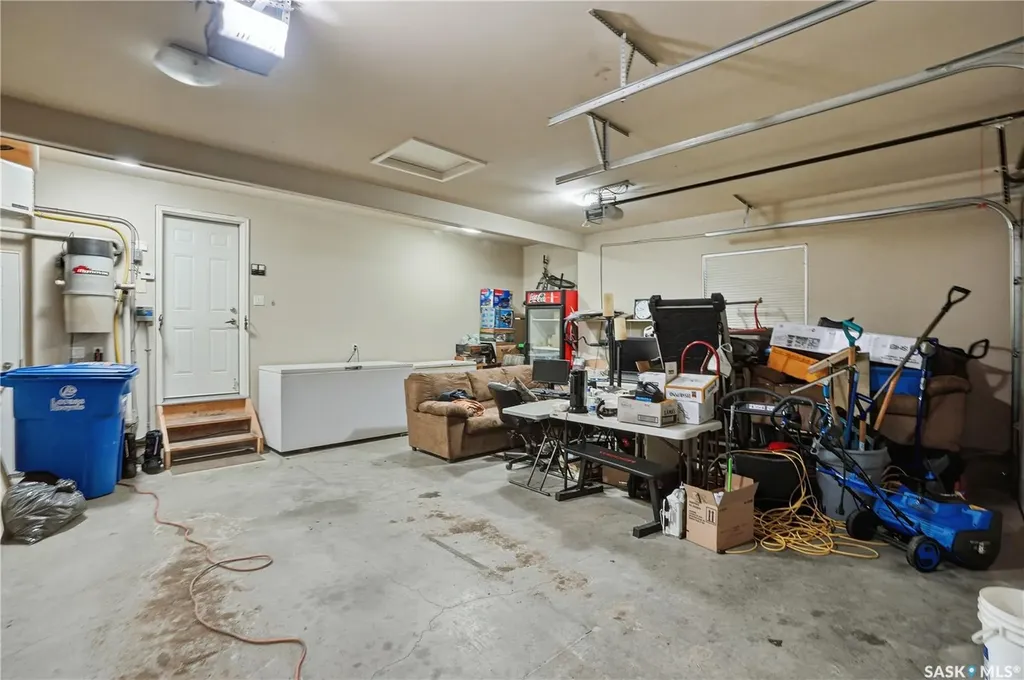 215 Beechwood Crescent Saskatoon SK S7V 1K6