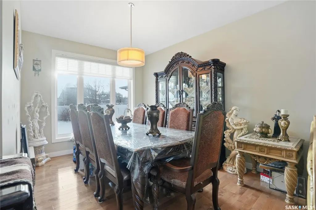 215 Beechwood Crescent Saskatoon SK S7V 1K6