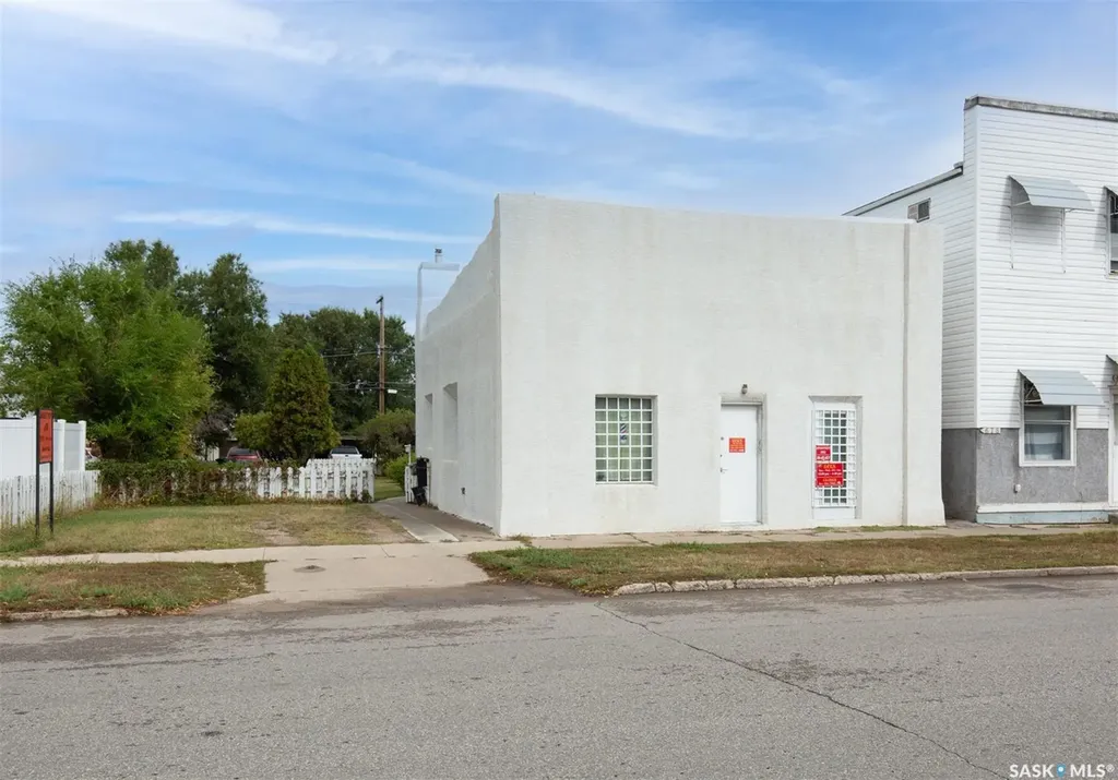 338 Lillooet Street W Moose Jaw SK S6H 4Z2