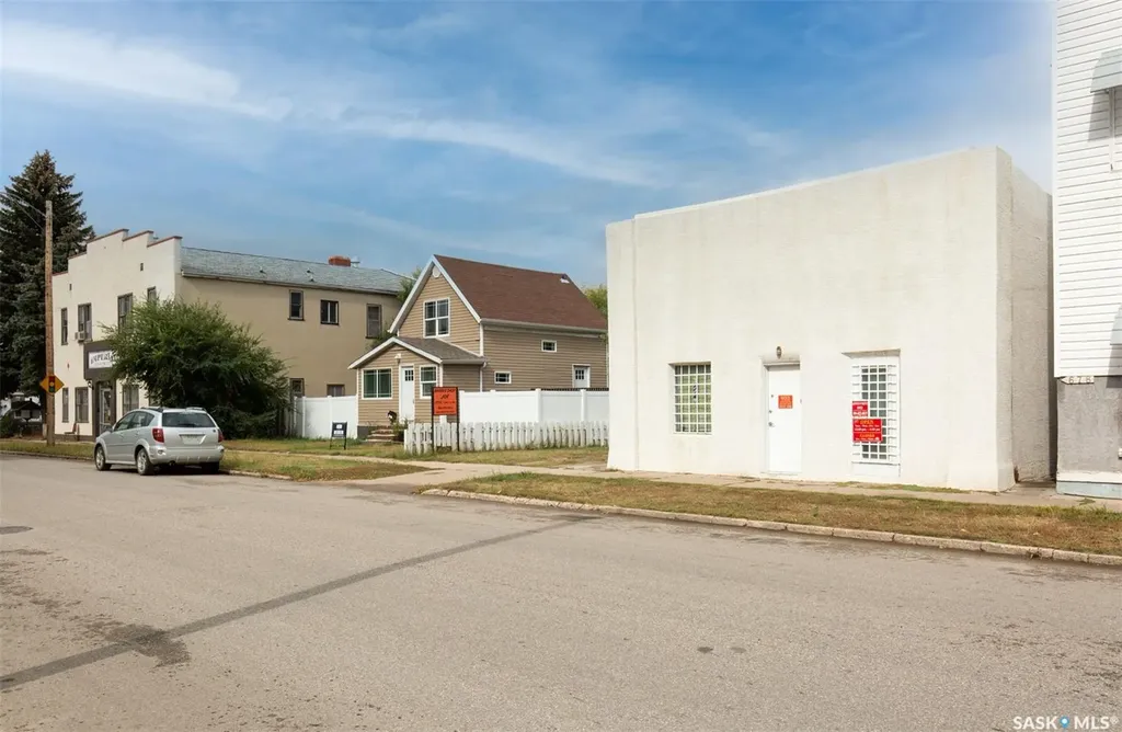 338 Lillooet Street W Moose Jaw SK S6H 4Z2
