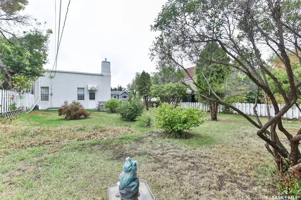 338 Lillooet Street W Moose Jaw SK S6H 4Z2