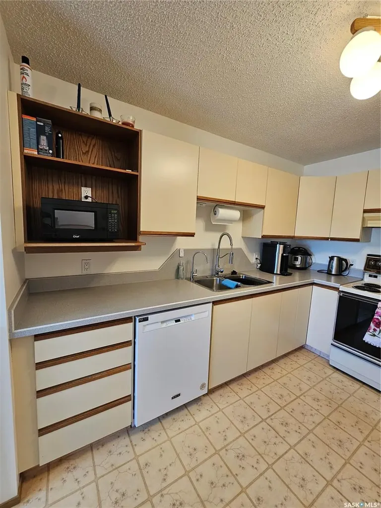 201 3rd Avenue W Unity SK S0K 4L0