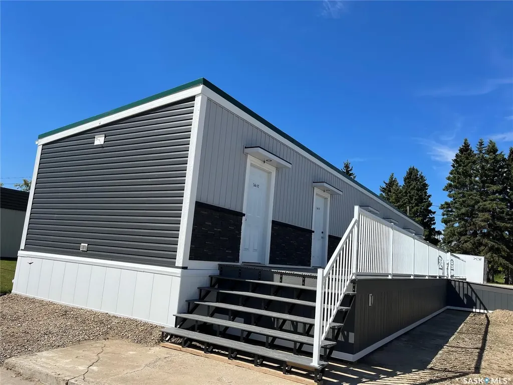 31 And 11 Main Street Leoville SK S0J 1N0