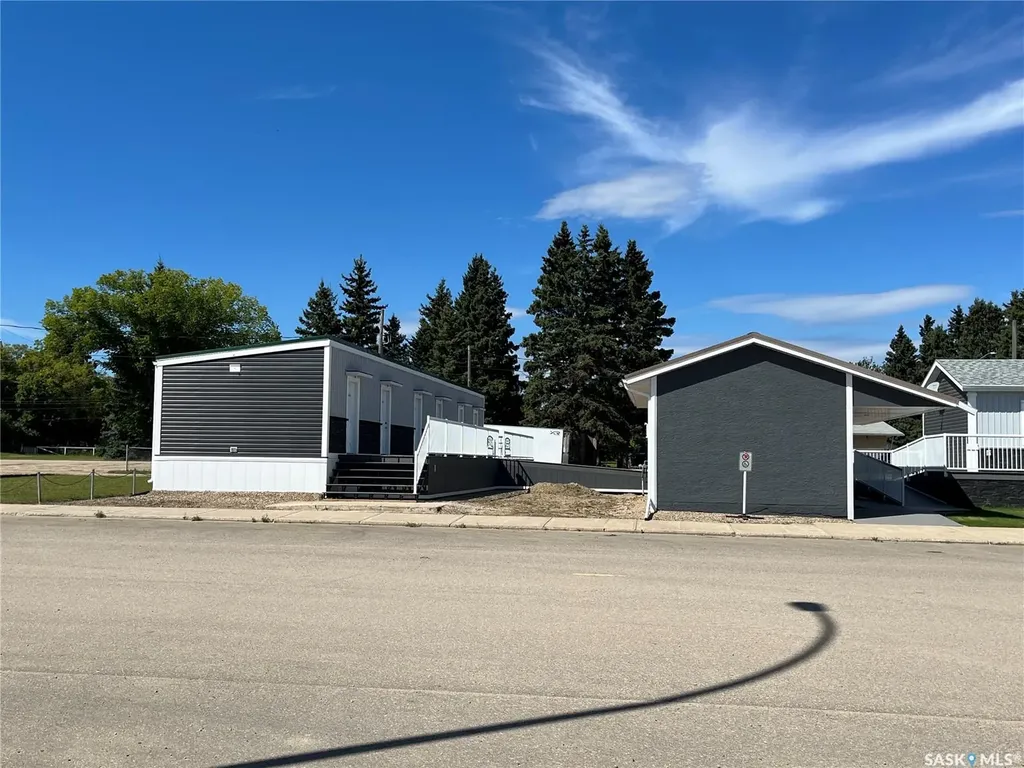 31 And 11 Main Street Leoville SK S0J 1N0