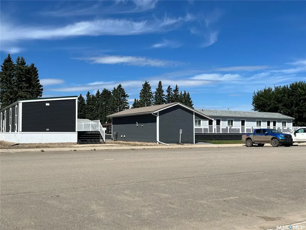31 And 11 Main Street Leoville SK S0J 1N0