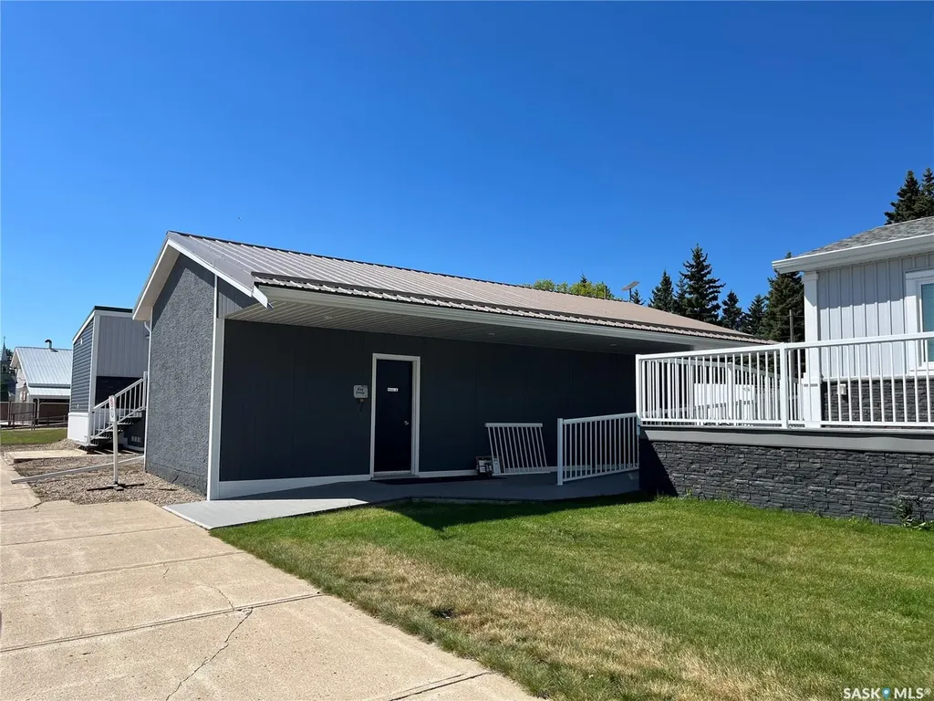 31 And 11 Main Street Leoville SK S0J 1N0