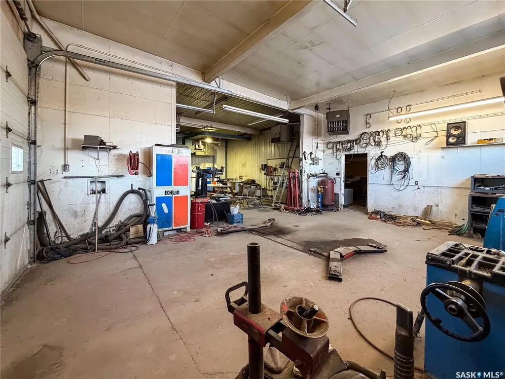 870 3rd Avenue W Shaunavon SK S0N 2M0