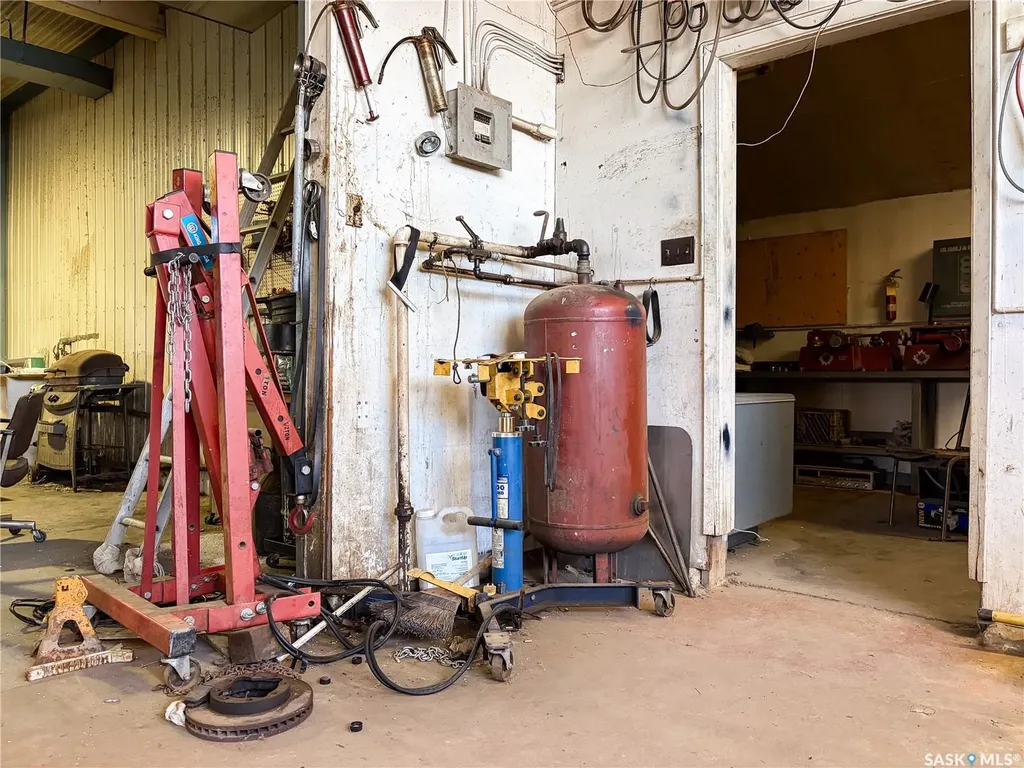 870 3rd Avenue W Shaunavon SK S0N 2M0