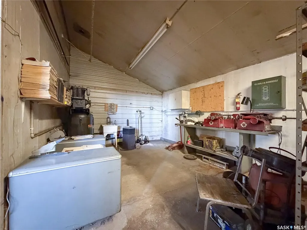 870 3rd Avenue W Shaunavon SK S0N 2M0