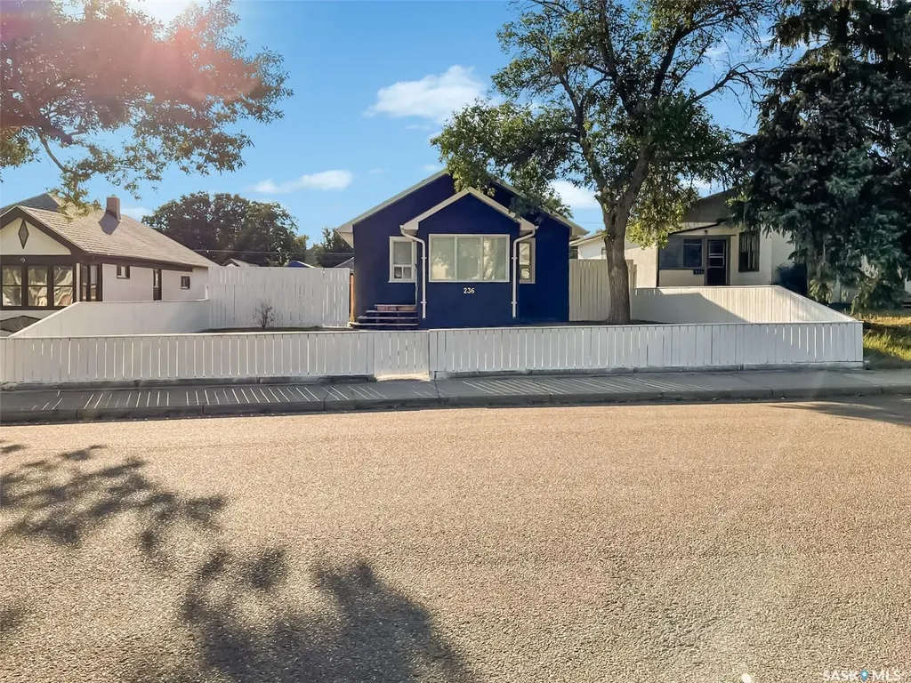 236 7th Avenue NW Swift Current SK S9H 0Y8