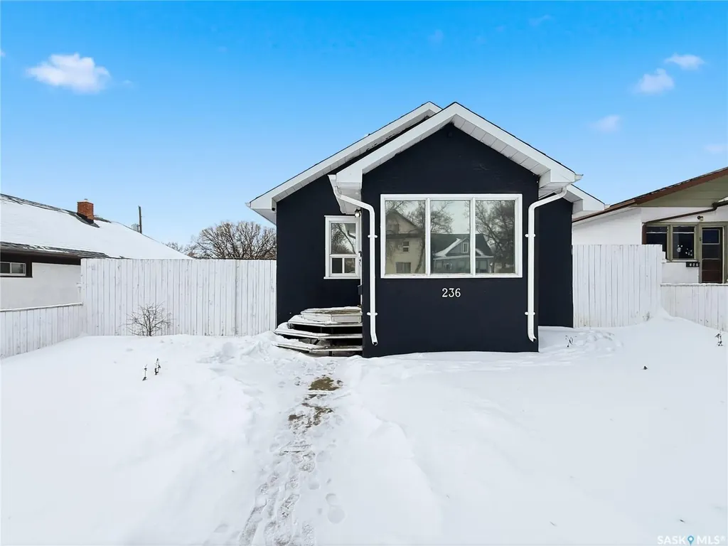 236 7th Avenue NW Swift Current SK S9H 0Y8