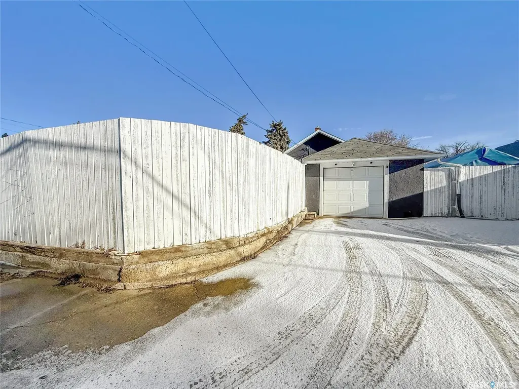 236 7th Avenue NW Swift Current SK S9H 0Y8