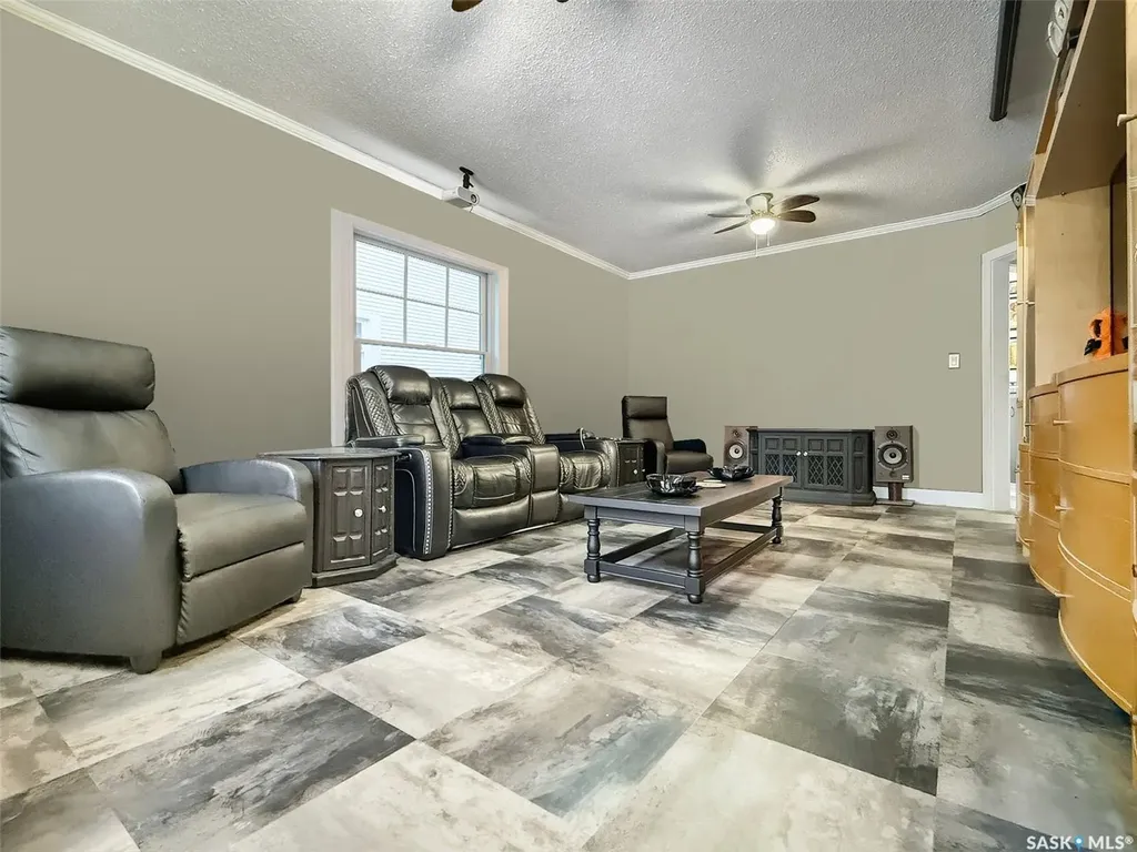 236 7th Avenue NW Swift Current SK S9H 0Y8