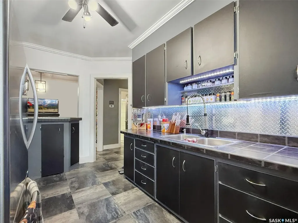 236 7th Avenue NW Swift Current SK S9H 0Y8