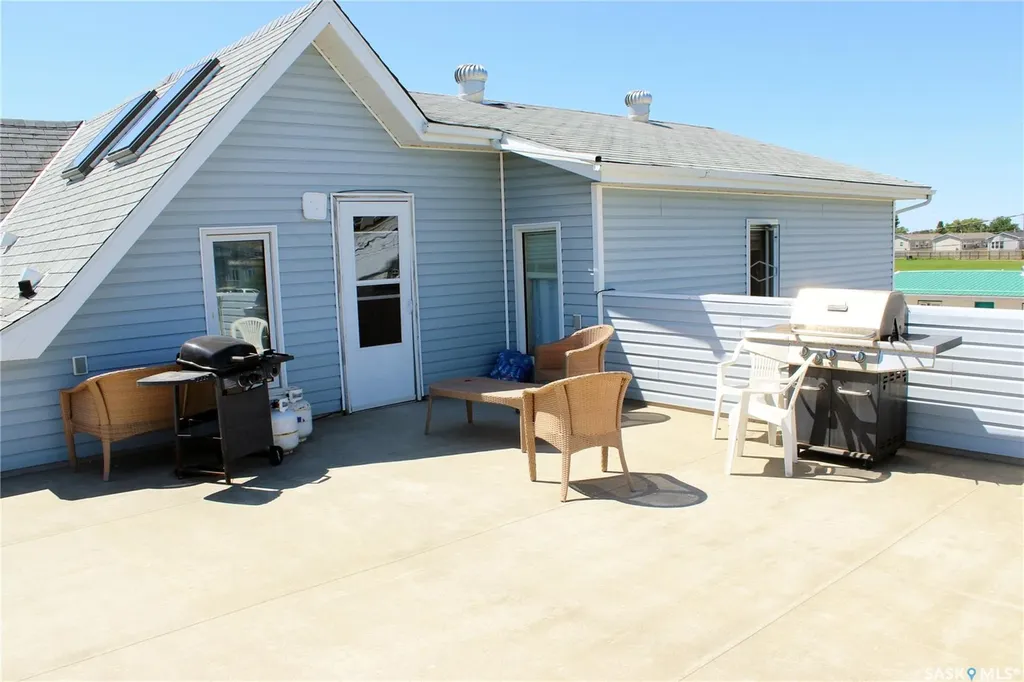 3 2nd Avenue SE Weyburn SK S4H 1W7