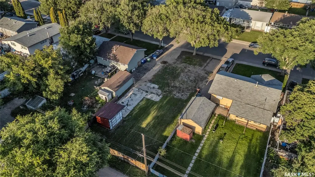1713 D Avenue N Saskatoon SK S7L 1N7