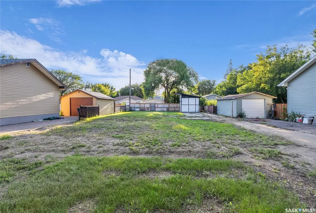 1713 D Avenue N Saskatoon SK S7L 1N7